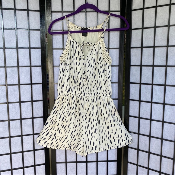 Patterned Romper - Picture 3 of 7